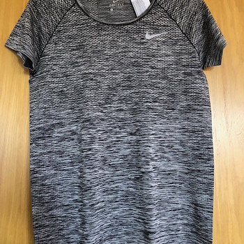 Uus Nike T-särk