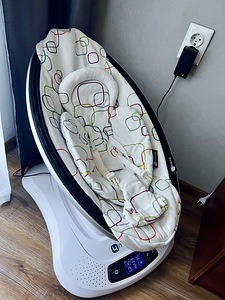 4MOMS MamaRoo mitmevärviline beebikiiktool (1 foto / 2)