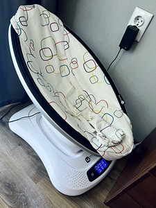 4MOMS MamaRoo mitmevärviline beebikiiktool (2 foto / 2)