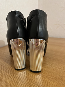 Ботинки Michael Kors (2 фото из 5)