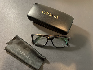 Очки Versace и Guess (1 фото из 8)