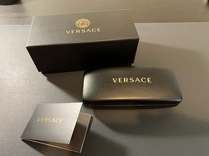 Очки Versace и Guess (4 фото из 8)