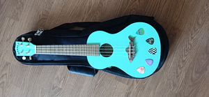 Ukulele, 6 kirka ja ümbris (2 foto / 2)