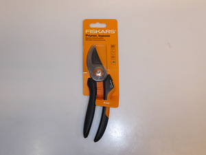 Секатор плоскостной Fiskars Solid М P321 (2 фото из 4)