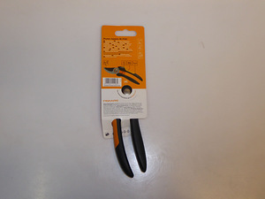 Секатор плоскостной Fiskars Solid М P321 (3 фото из 4)