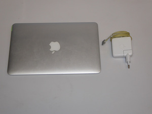 MacBook Air 11 Early 2015 + laadija (2 foto / 5)