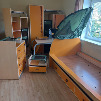 Продам Б/У комплект детской мебели