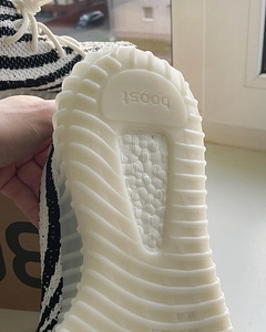 Yeezy Boost 350 V2 Зебра (4 фото из 4)