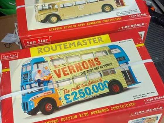 Большие модели автобусов Sunstar Routemaster