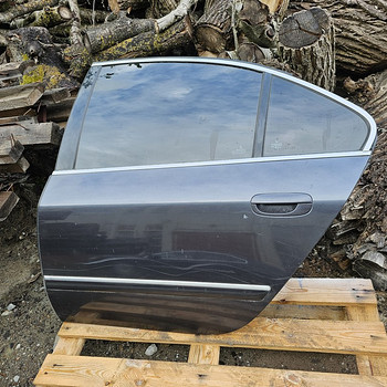 Peugeot 607 vasak ja parem tagauks