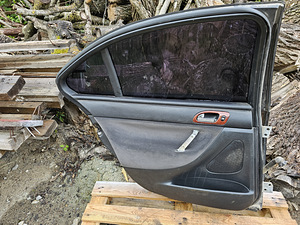 Peugeot 607 vasak ja parem tagauks (2 foto / 6)