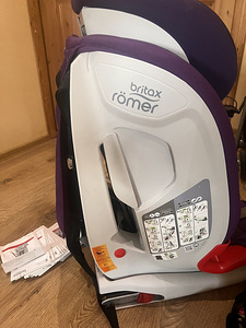 Britax Römer Advansafix III (2 фото из 8)