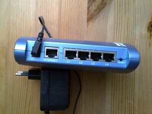 TRENDnet TW100-S4W1CA Broadband Router (3 foto / 7)