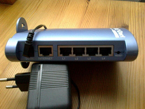 TRENDnet TW100-S4W1CA Broadband Router (5 foto / 7)