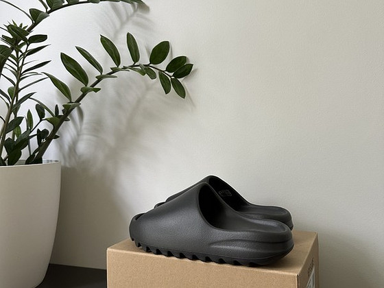 Adidas Yeezy slide onyx