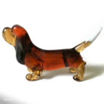 Basset Hound - käsitsi valmistatud värvilisest klaasist kuju