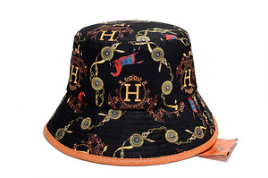 Uued nokamütsid, mütsid Armani, Hermes, LV (3 foto / 8)