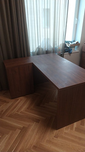 Письменный стол (2 фото из 3)