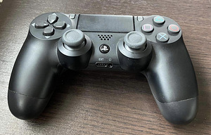 Sony PlayStation 4 (2 фото из 3)