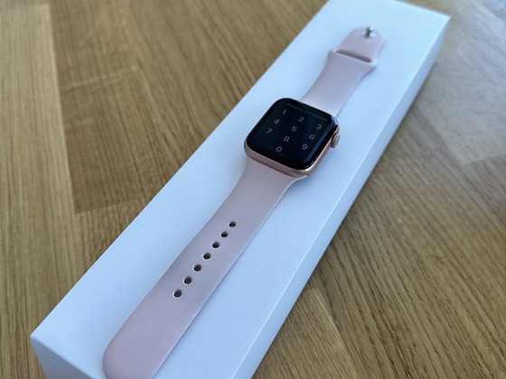 Apple Watch Series 6, 44 мм