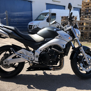 Suzuki gsr600