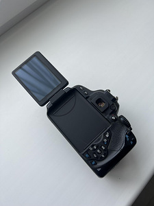 Канон 650D (2 фото из 3)