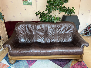 Tammepuidust nahkdiivanite komplekt (1 foto / 3)