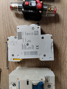Kaitselülitid DC/AC 150A, 80A, 60A (4 foto / 4)