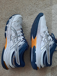 Кроссовки asics (2 фото из 4)