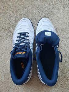 Кроссовки asics (3 фото из 4)