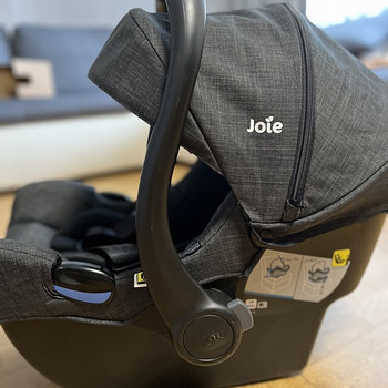 Joie turvahäll + baas autosse + kingitus