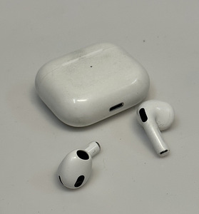 Полностью Беспроводные Наушники Apple AirPods 3 (3 фото из 6)