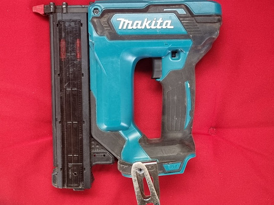 Makita DFN350 производства Японии.