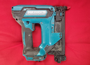 Makita DFN350 производства Японии. (2 фото из 2)