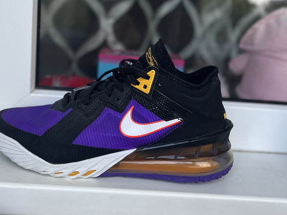 Баскетбольные кроссовки. Nike LeBron 18 Low