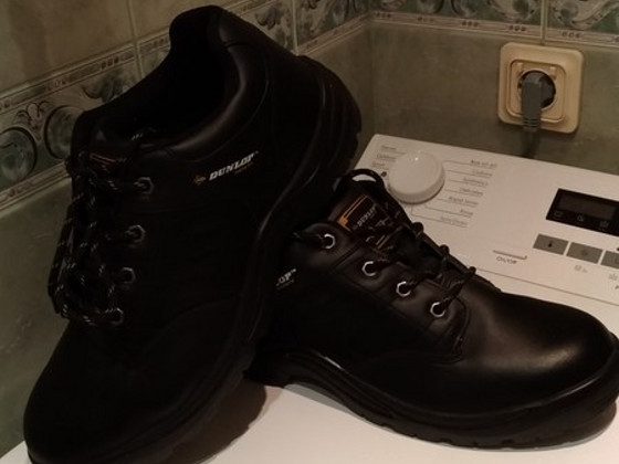 Продам новые,рабочие ботинки "Dunlop"