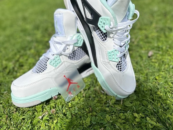 Новые Nike Jordan 4. Размер 42/43. Новый продукт!