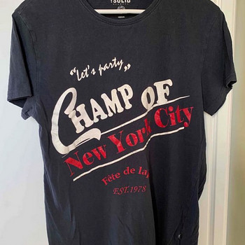 Продам футболку Champ of New York!