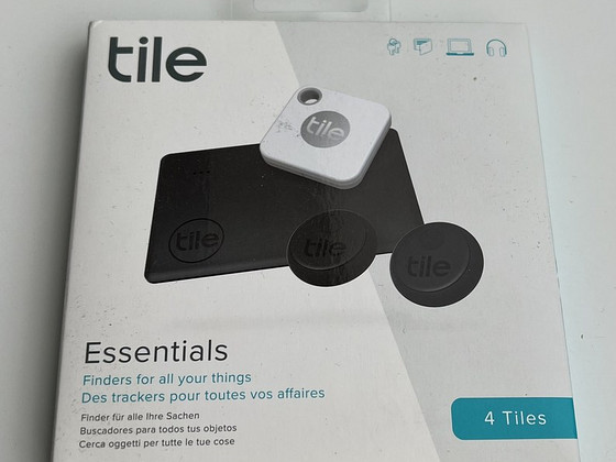 Tile Essentials 4-pack (1 Mate, 1 Slim, 2 Stickers)