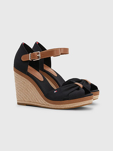 Uued Tommy Hilfiger sandaalid (1 foto / 2)