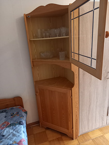 Продам угловой шкаф (2 фото из 3)