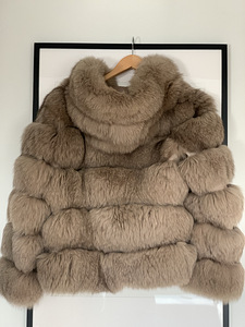 Меховое пальто (2 фото из 3)