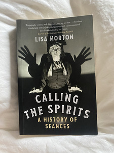Calling the spirits a history of seances (1 foto / 2)