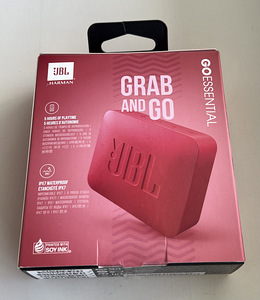 JBL GO Essential Black / Blue / Red (8 фото из 9)