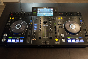 Pioneer XDJ-RX (1 foto / 2)