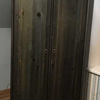 Шкаф из цельного дерева €200