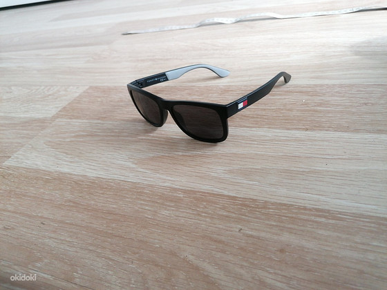 Очки Tommy hilfiger