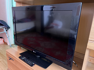 Телевизор LG (1 фото из 3)