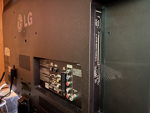 Телевизор LG (2 фото из 3)