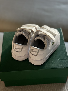 Детские пинетки Lacoste (3 фото из 3)